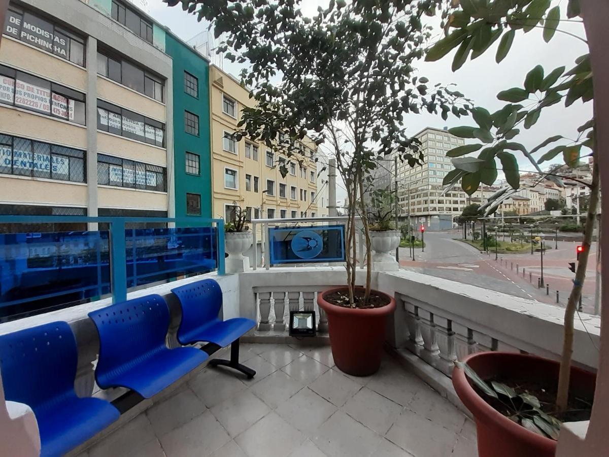 Hostal Mediodia Quito Exterior photo